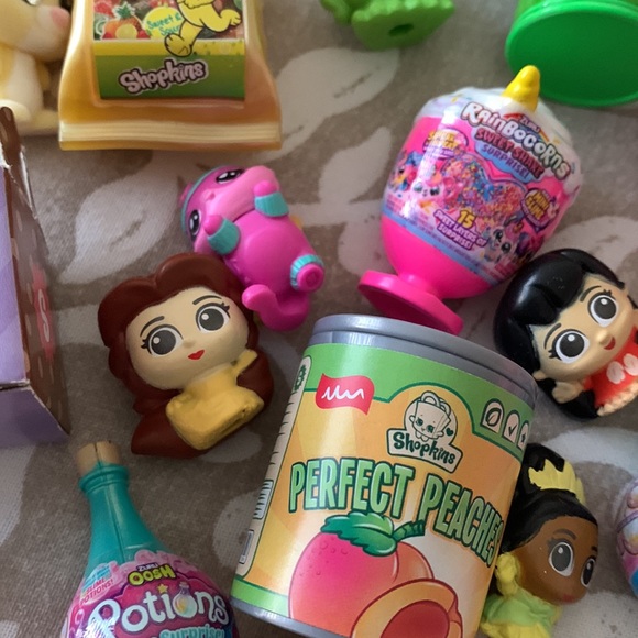 5pc Mystery Toy Scoop All Branded Toys - Picture 2 of 3